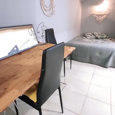 - Parking - Wifi - 1 A 6 Pers -