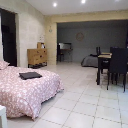 - Parking - Wifi - 1 A 6 Pers -